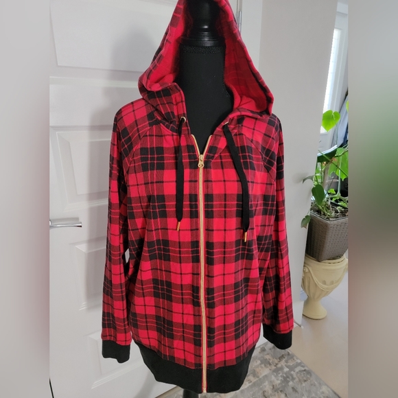 Victoria's Secret Tops - Victoria Sport hoodie